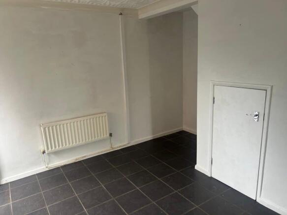 2 bed Semi-Detached to rent Image 9