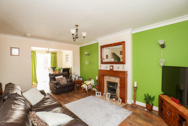Lounge / Dining R...