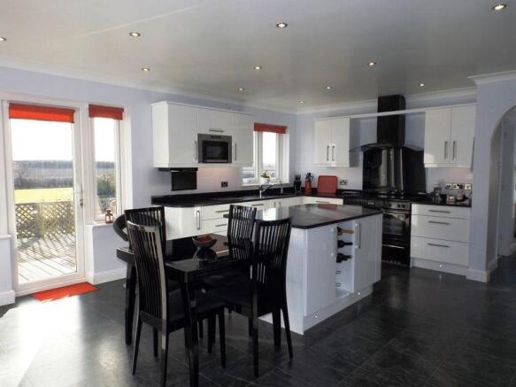 Kitchen/Dining...