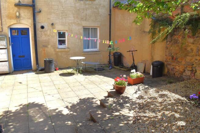 3 bed Flat for sale Image 12