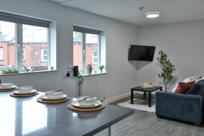5 bed Flat to rent Image 4