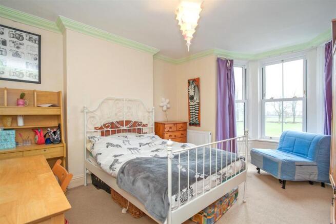 Bedroom 1.jpg