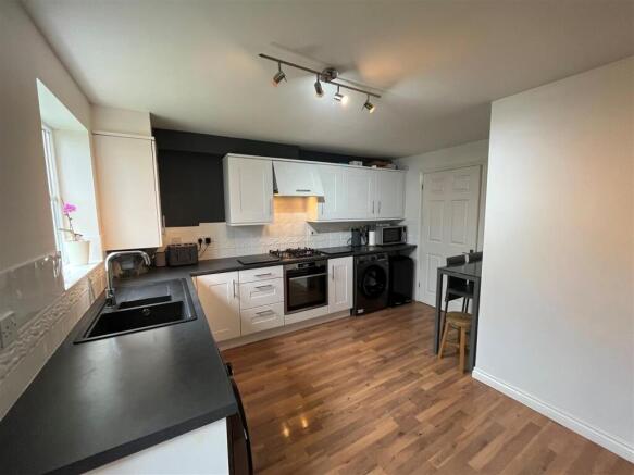 Kitchen 3.jpg