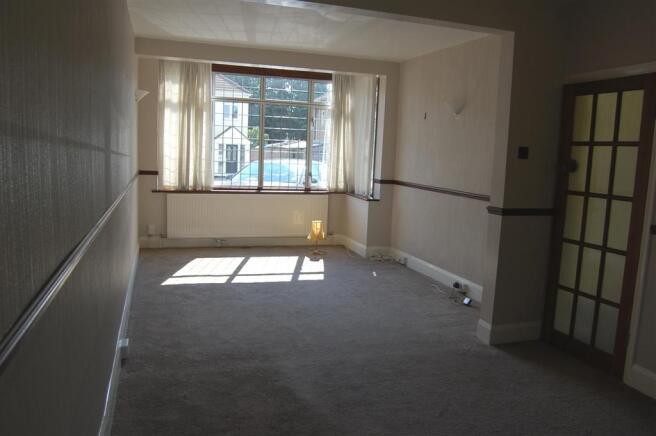 LOUNGE/DINING ROOM