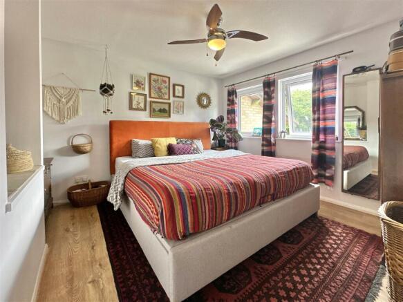 Bedroom 1.jpg