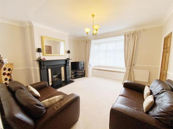 Lounge pic 1.jpg