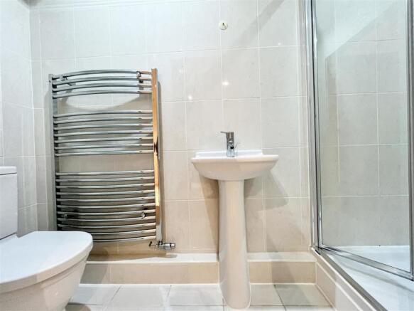 EN SUITE SHOWER ROOM/WC