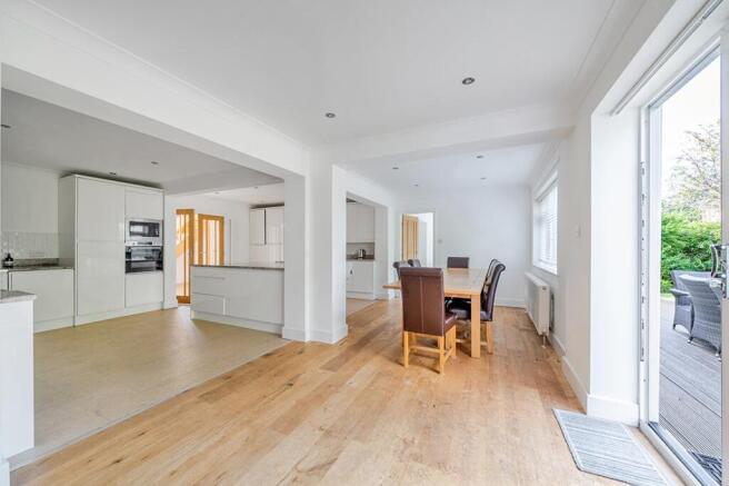 4 bed House for sale Image 6