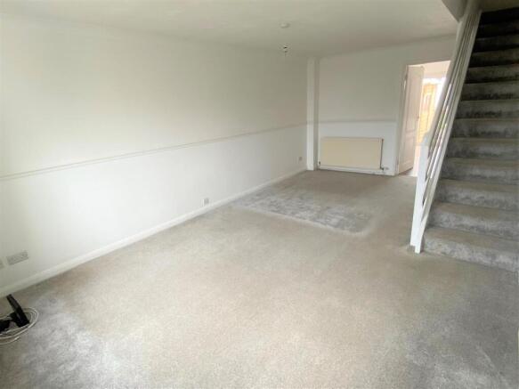82 Polwhele Road Lounge