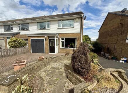 Lea Terrace, Gib Lane, Skelmanthorpe, Huddersfield, HD8 9BY