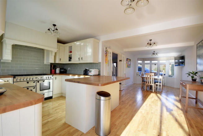 Kitchen / dining room