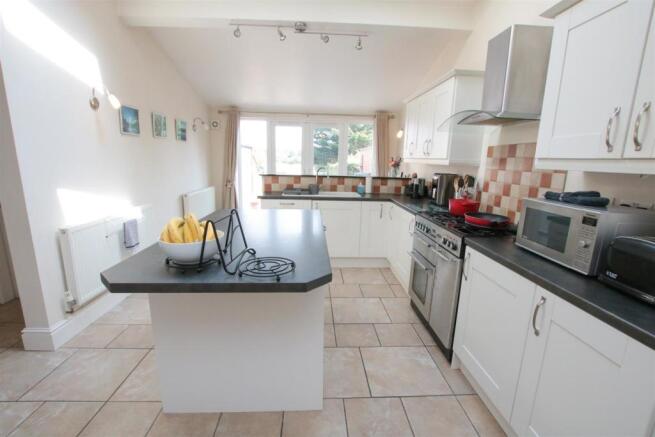 BEAUTIFUL OPEN PLAN LIVING/ DINING/ KITCHEN