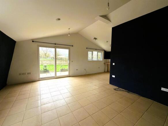 OPEN PLAN LITCHEN/LIVING ROOM