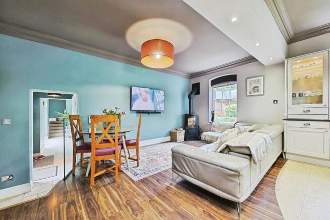 6 bed Detached for sale Image 10