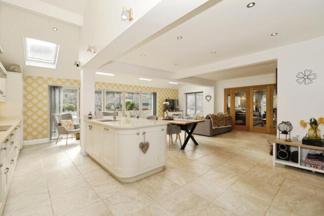 4 bed Detached for sale Image 6