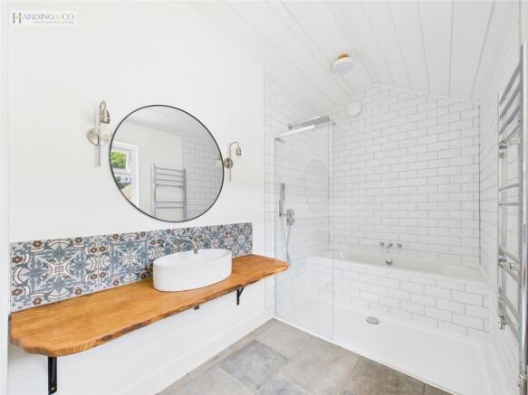 Bedroom 1 En Suite .1.jpg