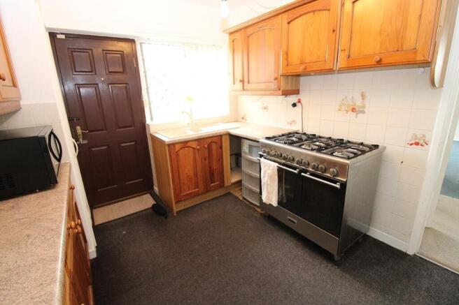 4 bed Bungalow for sale Image 6