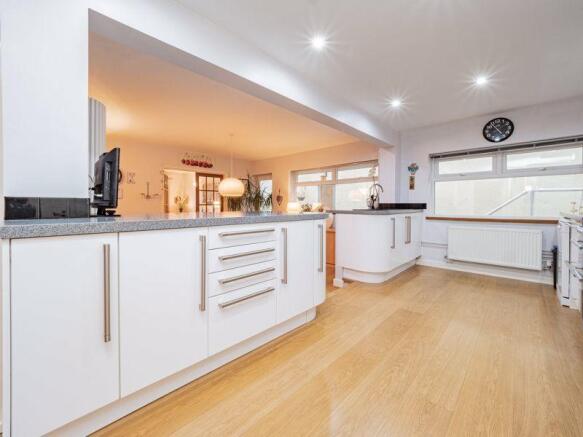 Kitchen / Dini...