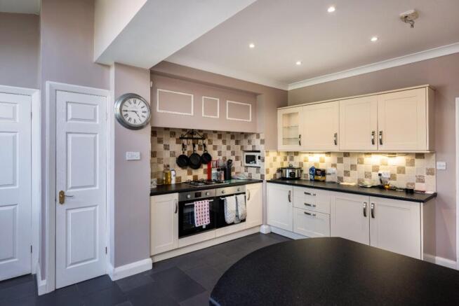 3 bed Detached to rent Image 4