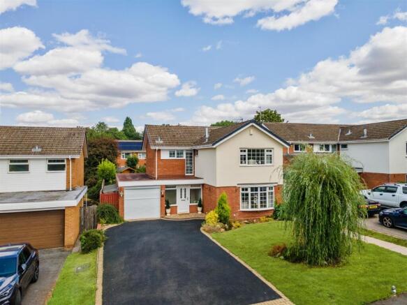 17 Whitefields Crescent_1.jpg