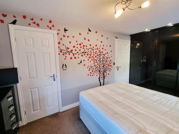 4 bed Detached to rent Image 10