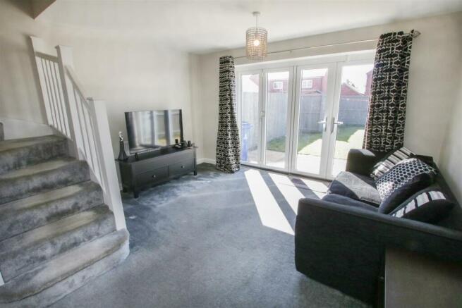 OPEN PLAN LIVING AREA