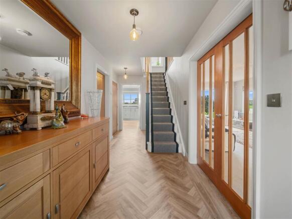 4 bed Detached for sale Image 7