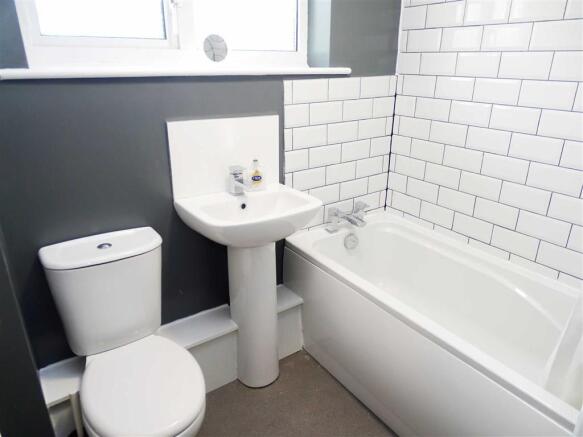 MODERN REFITTED BATHROOM (2017)