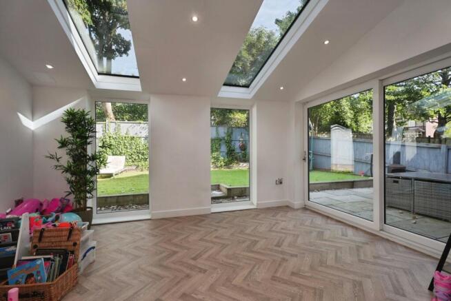 4 bed Detached for sale Image 7