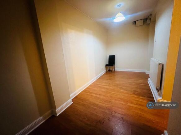 Studio to rent Image 4