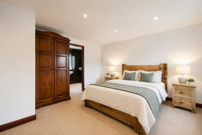 4 bed Barn Conversion for sale Image 9