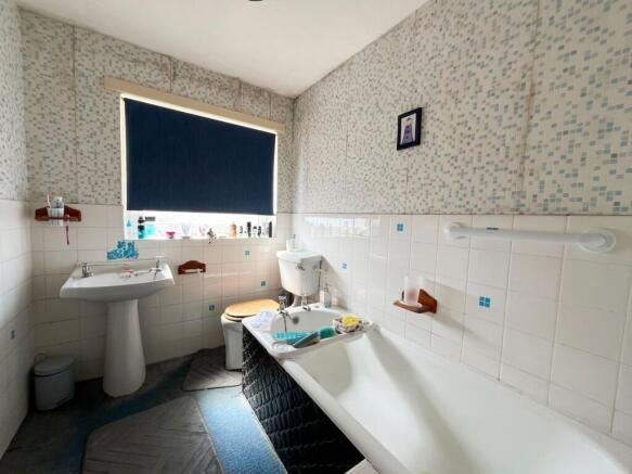 3 bed Semi-Detached for sale Image 12