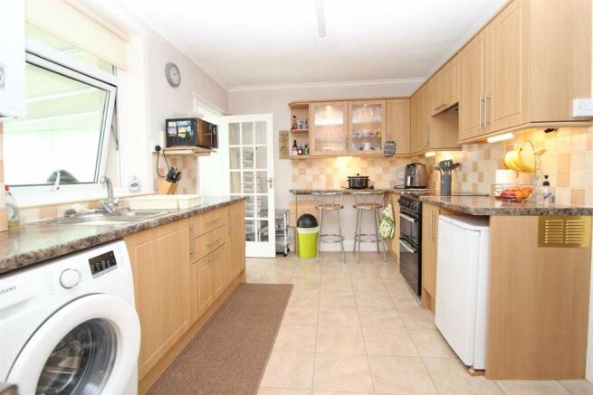 Kitchen2.jpg