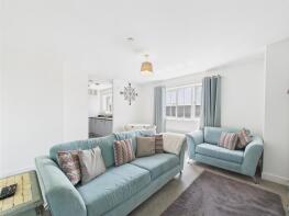 83, Keepsake Way, Aylesbury HP18 0XR