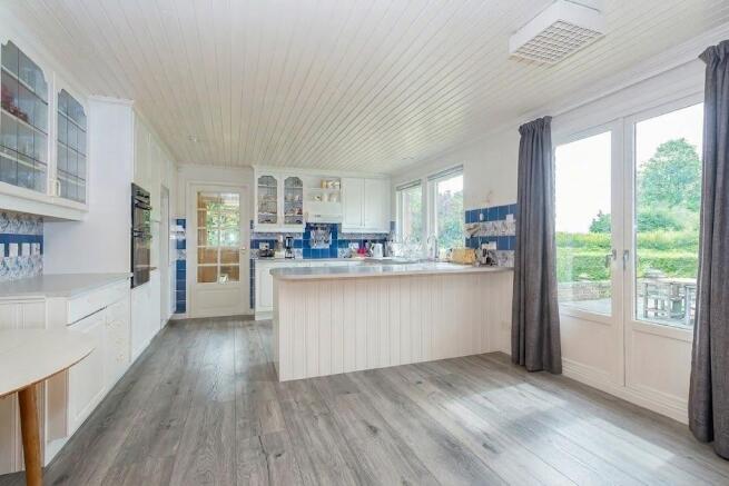 Binefield House Kitchen 1.jpg