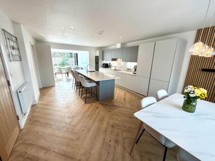 A stunning and generously extended detached family home with 2,852sq ft on offer!!