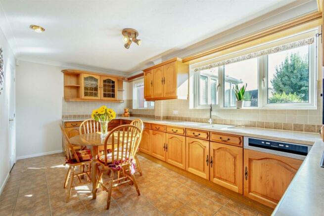 8620817-interior34-800.jpg