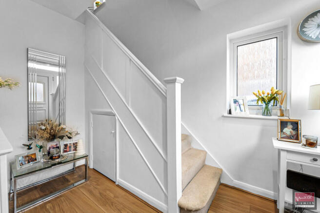 Hamilton Close, Feltham photo 4