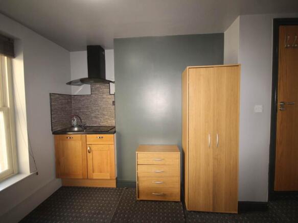 1 bed House Share to rent Image 5