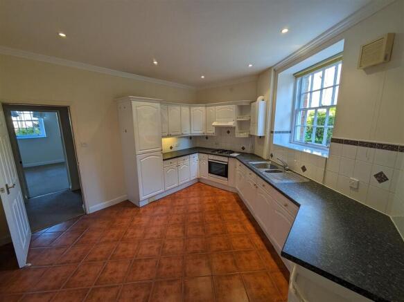 33 YEW TREE KITCH...