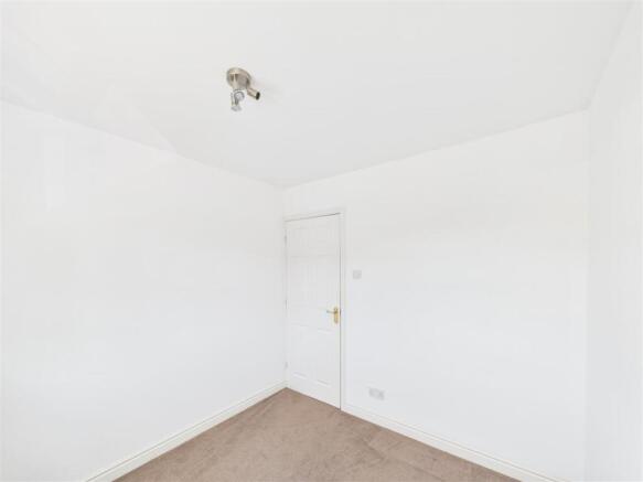 3 bed Detached to rent Image 6