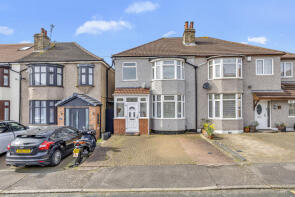 13, Hayden Way, Romford RM5 3DA