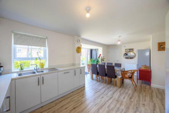 4 bed Detached for sale Image 7