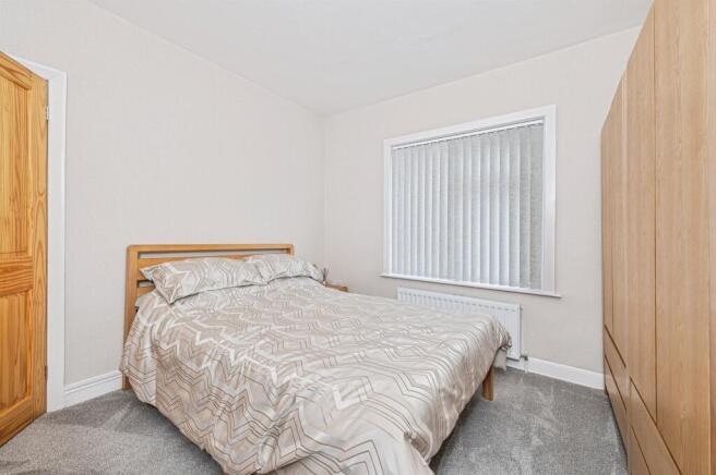 4 bed Semi-Detached for sale Image 11
