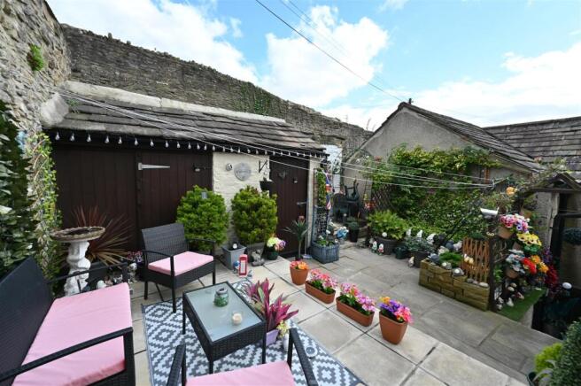 3 bed Terraced for sale Image 10