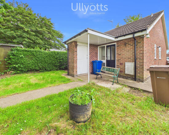 2 bed Semi-Detached Bungalow for sale Image 11