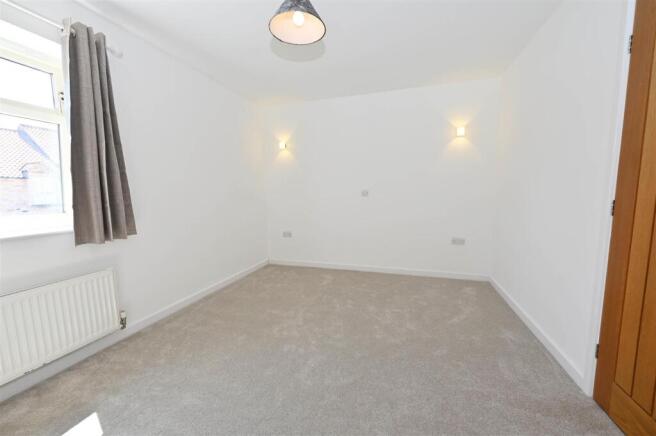 2 bed Terraced to rent Image 7