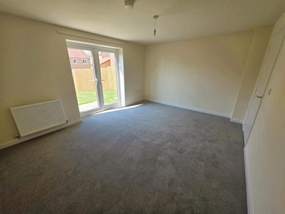 3 bed Semi-Detached to rent Image 6