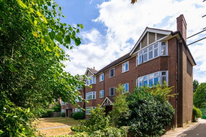 Lingfield Court F...