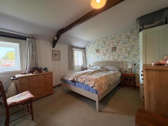 5 bed Detached for sale Image 12